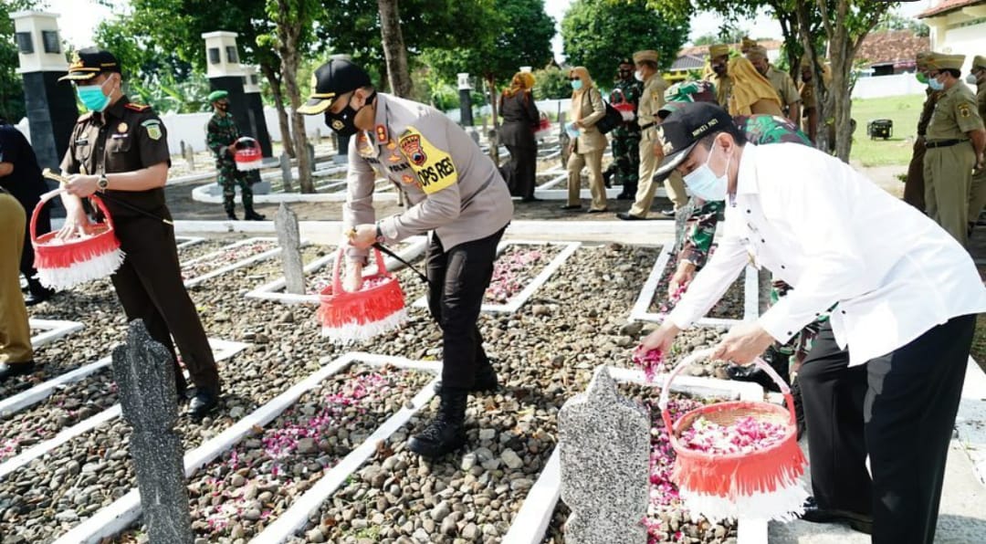 HARI_PAHLAWAN.jpg