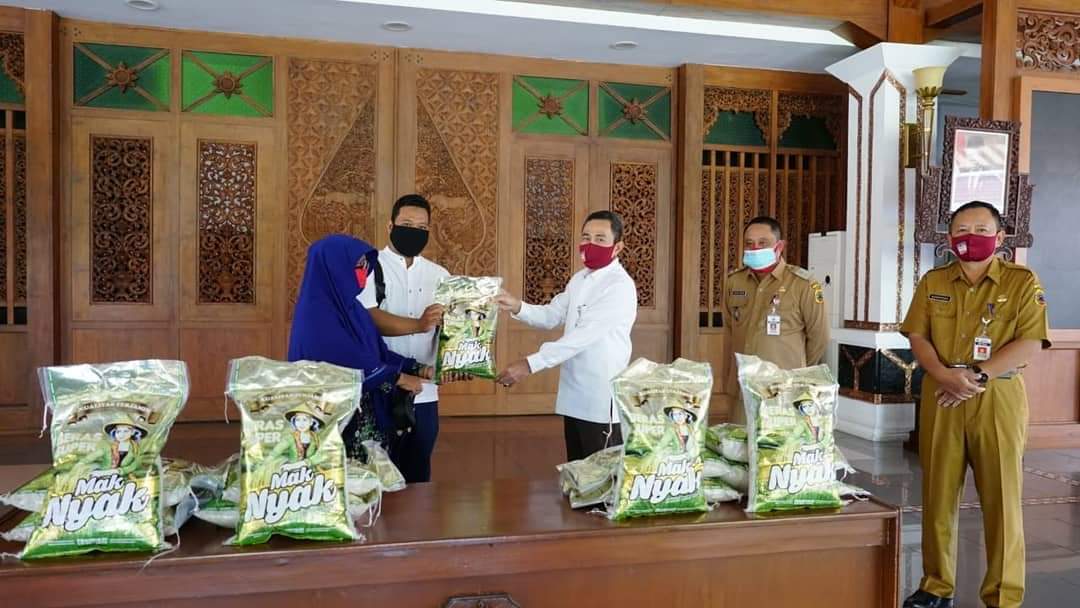 bantuan_beras.jpg