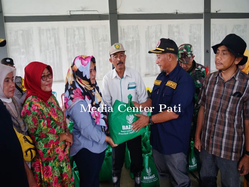 Baznas Jateng Serahkan Bantuan Untuk Korban Banjir