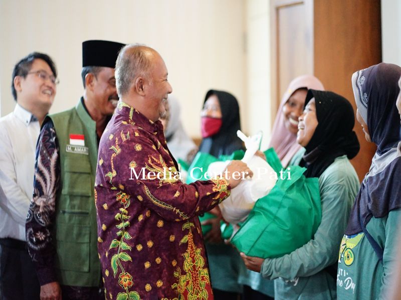 Tenaga Kebersihan dan Penyapu Jalan Dapatkan Bantuan dari Pemkab