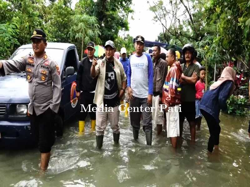 PJ BUPATI TINJAU BANJIR KAYEN DAN SUKOLILO