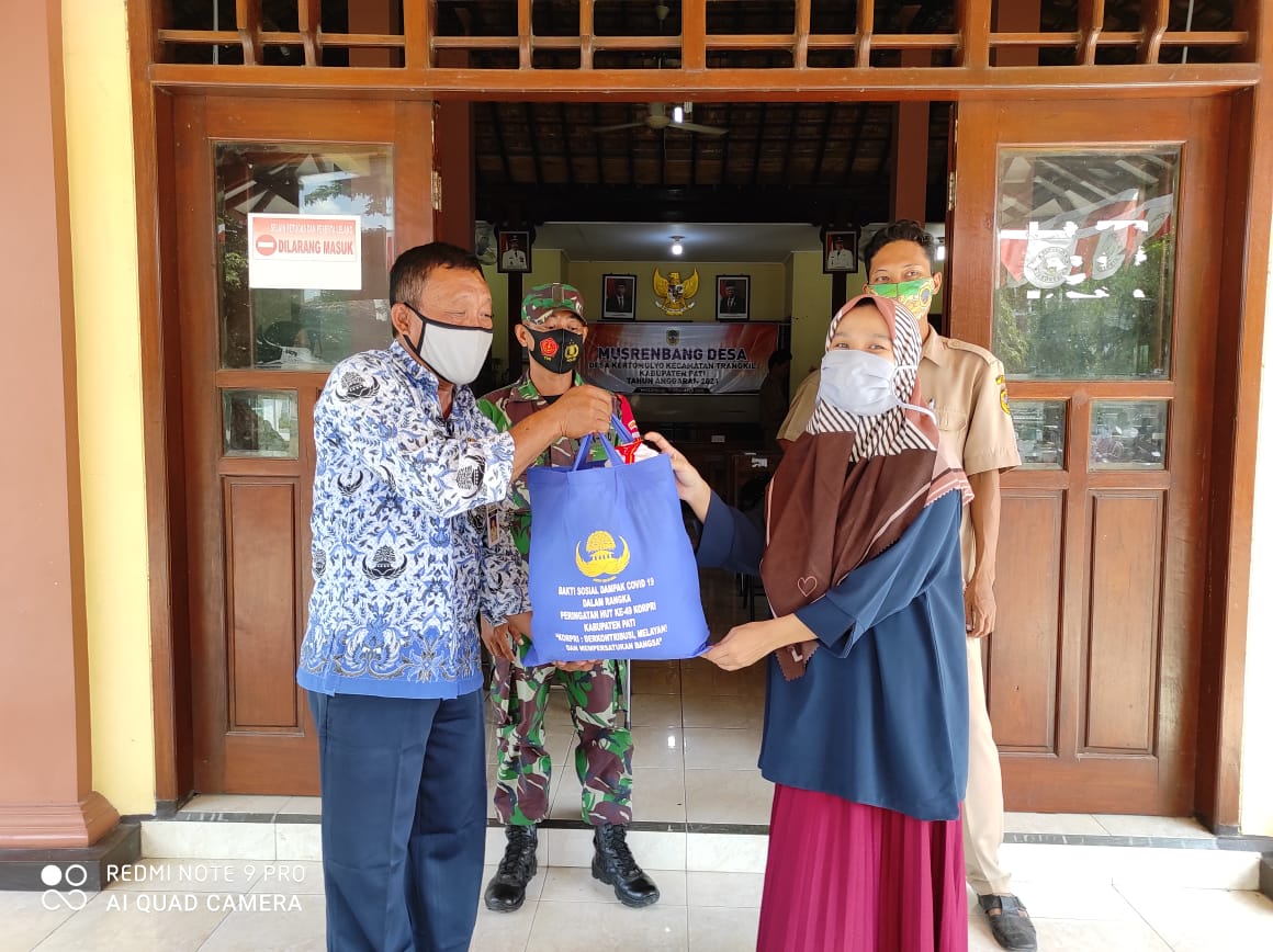 bantuan_korpri_di_trangkil.jpg