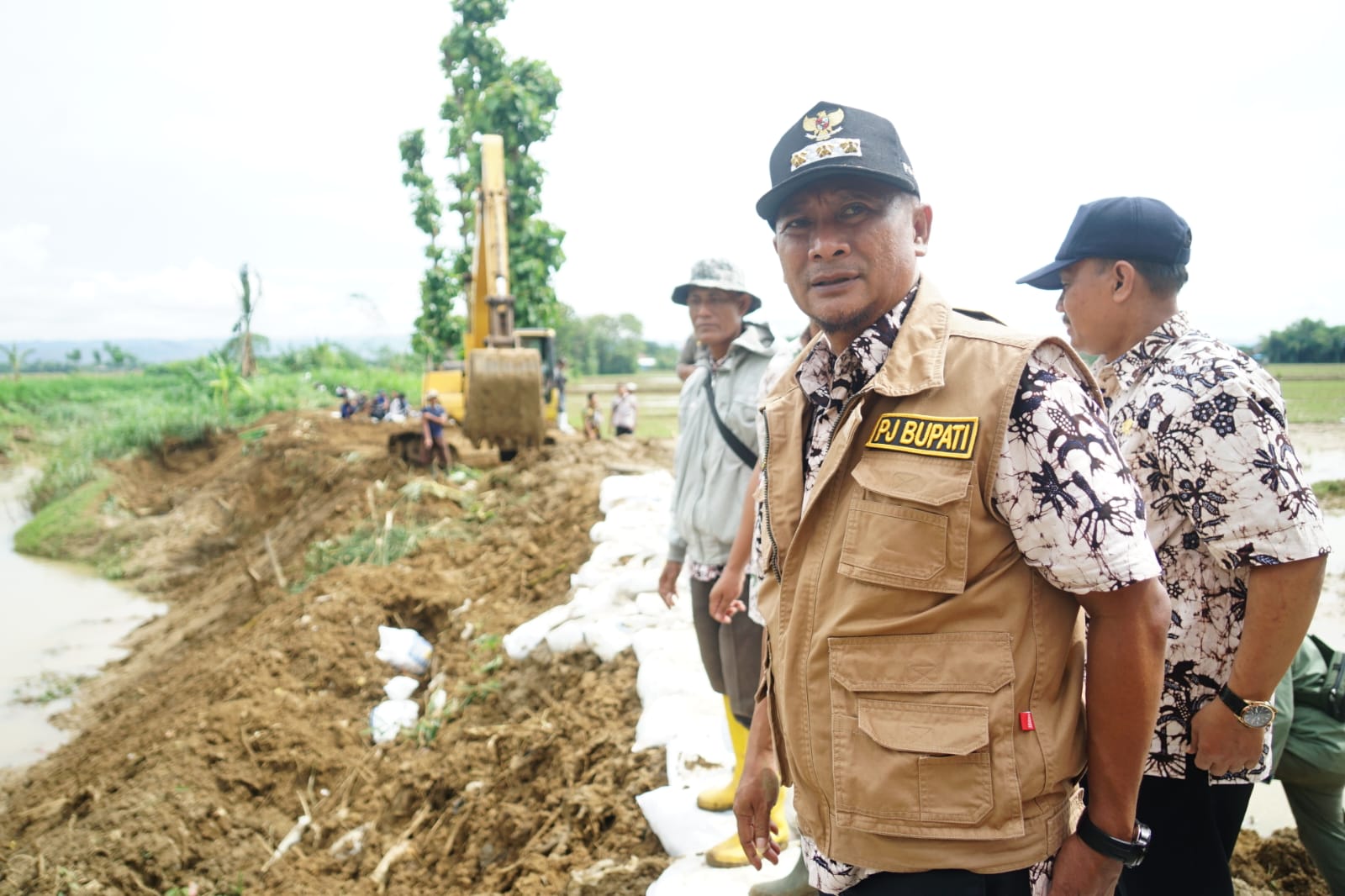tanggul_jebol_1.jpg