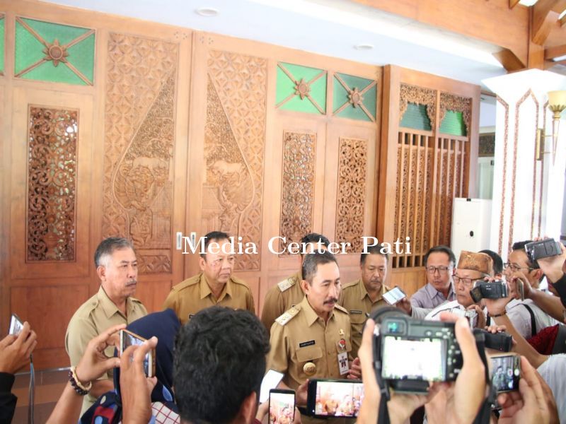 BUPATI MINTA MASYARAKAT AGAR TIDAK KHAWATIR BERLEBIHAN