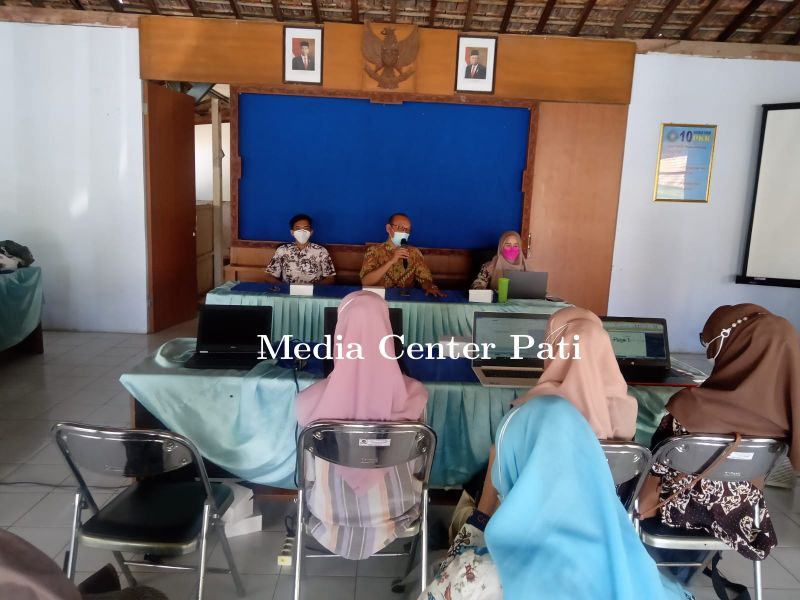 TINGKATKAN KEMAMPUAN, KPM STUNTING SE- KECAMATAN TLOGOWUNGU DIBEKALI BIMTEK