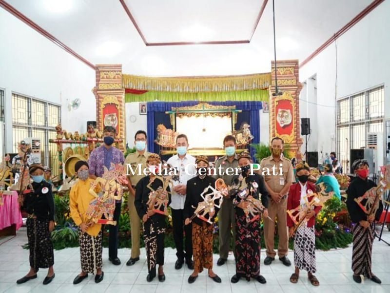 SENI WAYANG DIDIK GENERASI PENERUS CINTAI BUDAYANYA