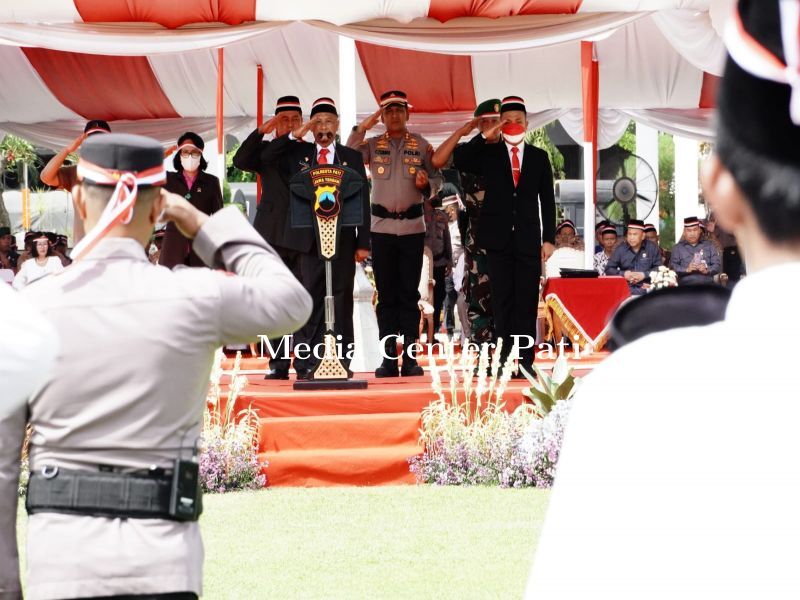 Pj Bupati Lepas Kirab 1.500 Meter Bendera Merah Putih