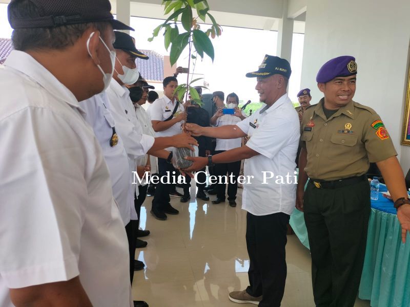 HUT KE-2 IARMI KABUPATEN PATI ADAKAN PENANAMAN BIBIT POHON DAN DONOR DARAH DI KEC. TLOGOWUNGU