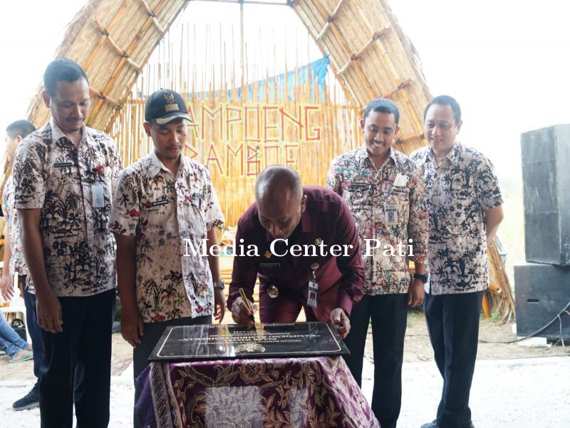 Antusiasme di Pembukaan Kampoeng Bamboe, Pj Bupati Minta Pengunjung Buat Konten Menarik