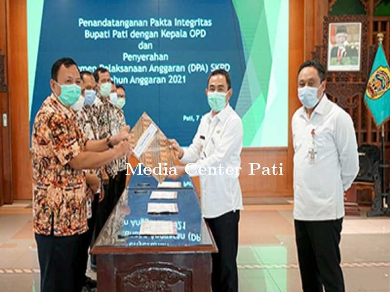 JADIKAN PAKTA INTEGRITAS SEBAGAI KOMITMEN