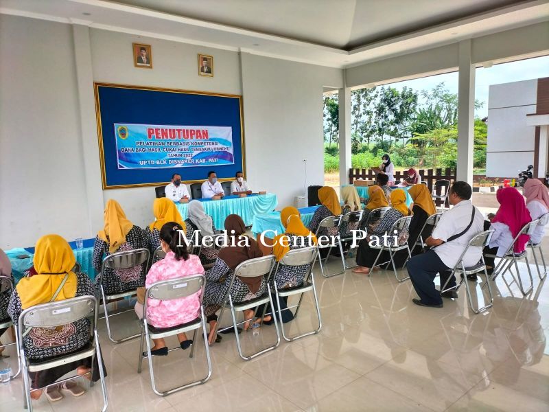 PELATIHAN MEMBATIK BERBASIS KOMPETENSI RESMI DITUTUP