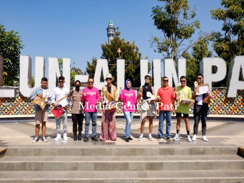 Dihadiri Ribuan Penonton, Pati Tourism Street Fashion Menjadi Berkah Bagi Pedagang Kecil