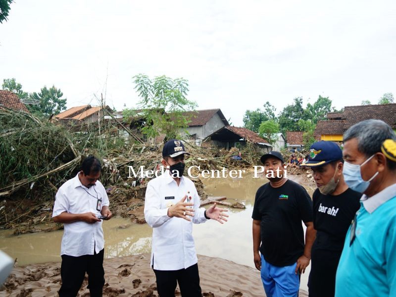 Pasca Tanggul Suwatu Jebol, Bupati Tinjau Lokasi Banjir Bulumanis